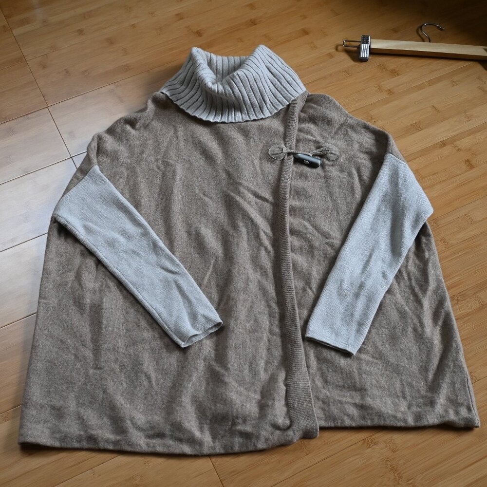 EUC Raffi 100% Cashmere Turtleneck Poncho Sweater Cape O/S - Picture 3 of 9